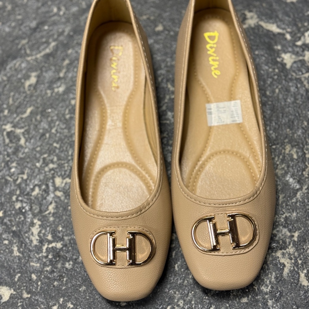 Women's Tan Ballet Flats with Gold Emblem